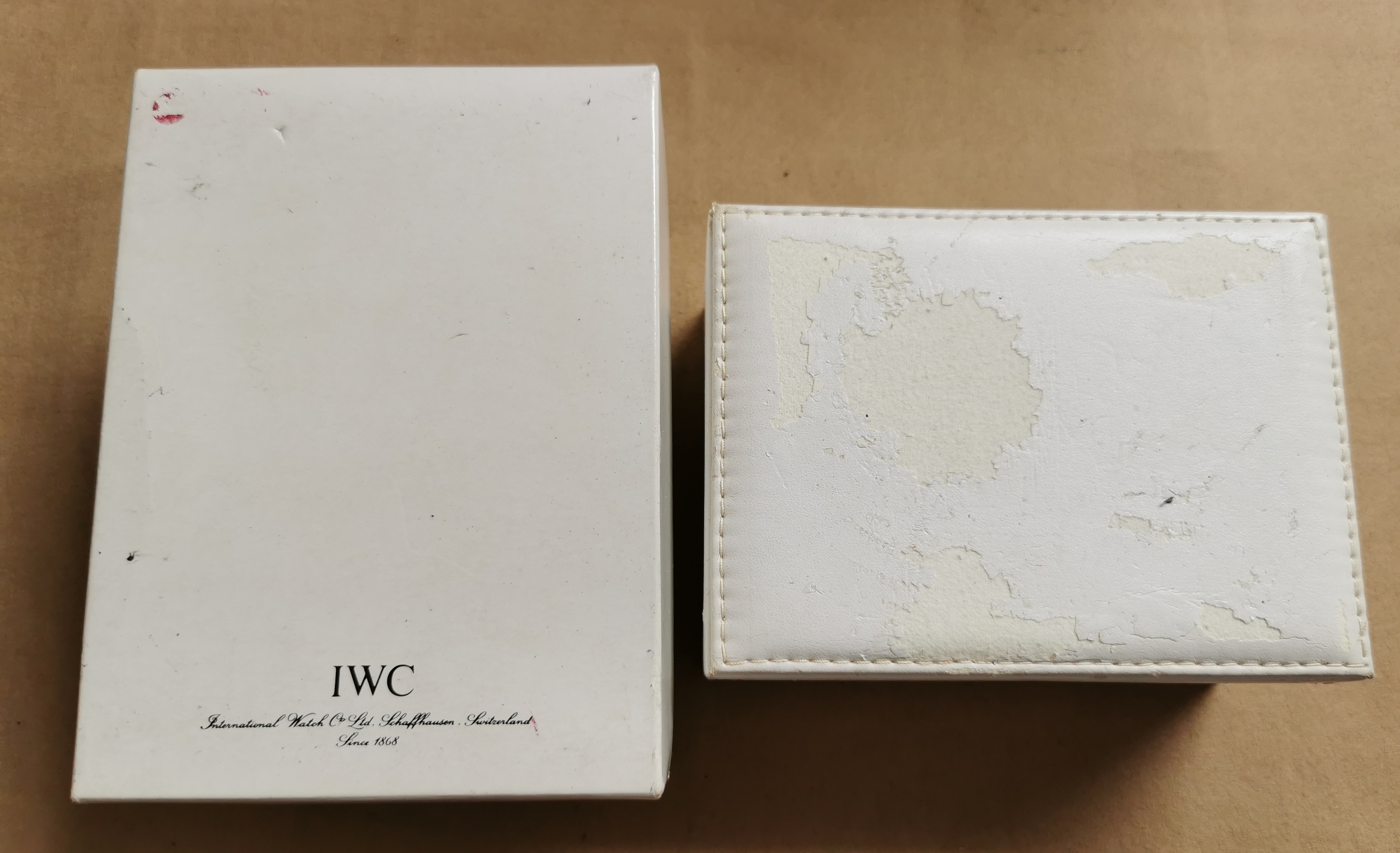 IWC vintage leather white box complete outer box in used condition with defect | San Giorgio a Cremano