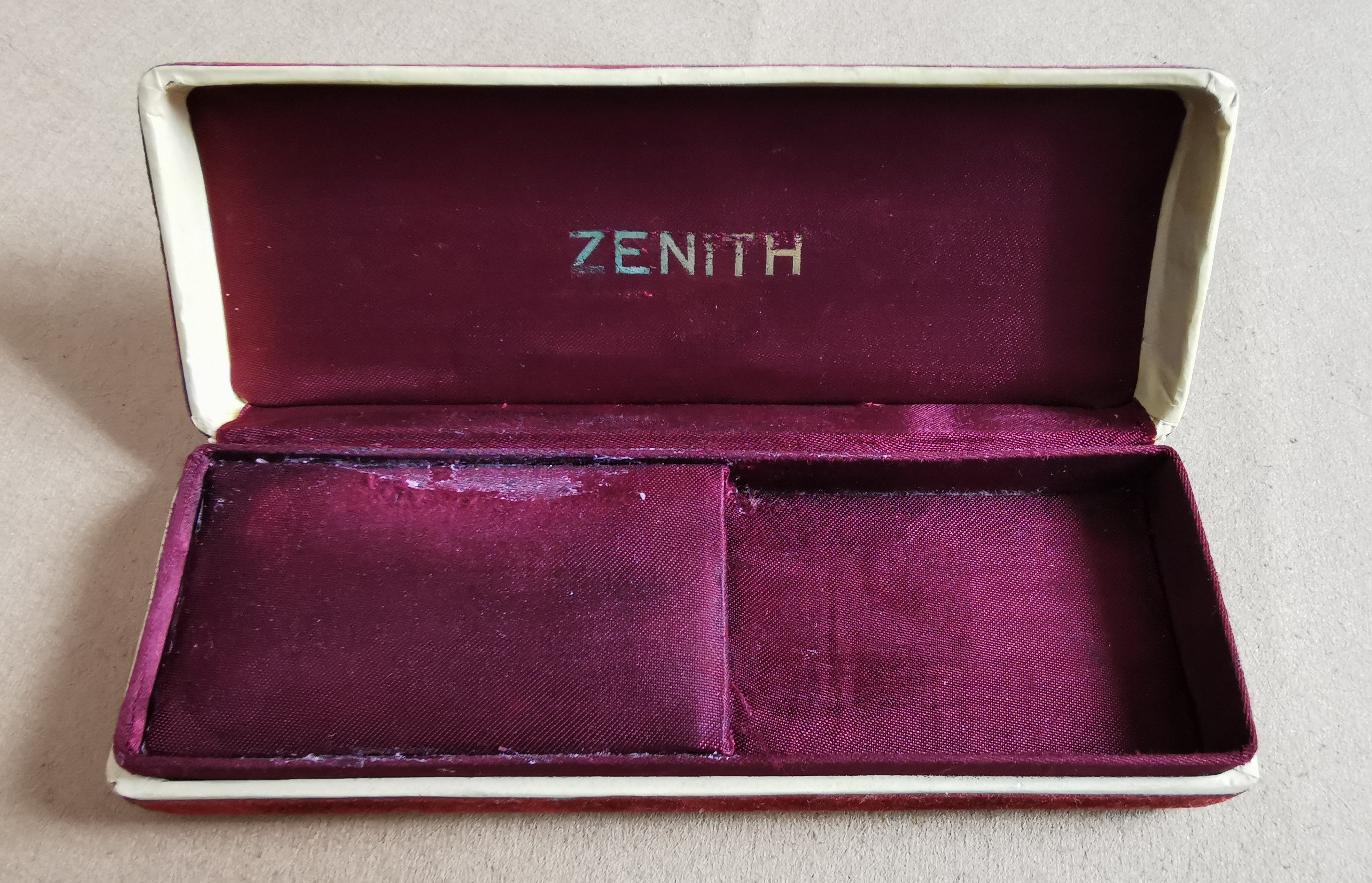 Zenith rare velvet burgundy vintage man's watch box for any models used condition | San Giorgio a Cremano