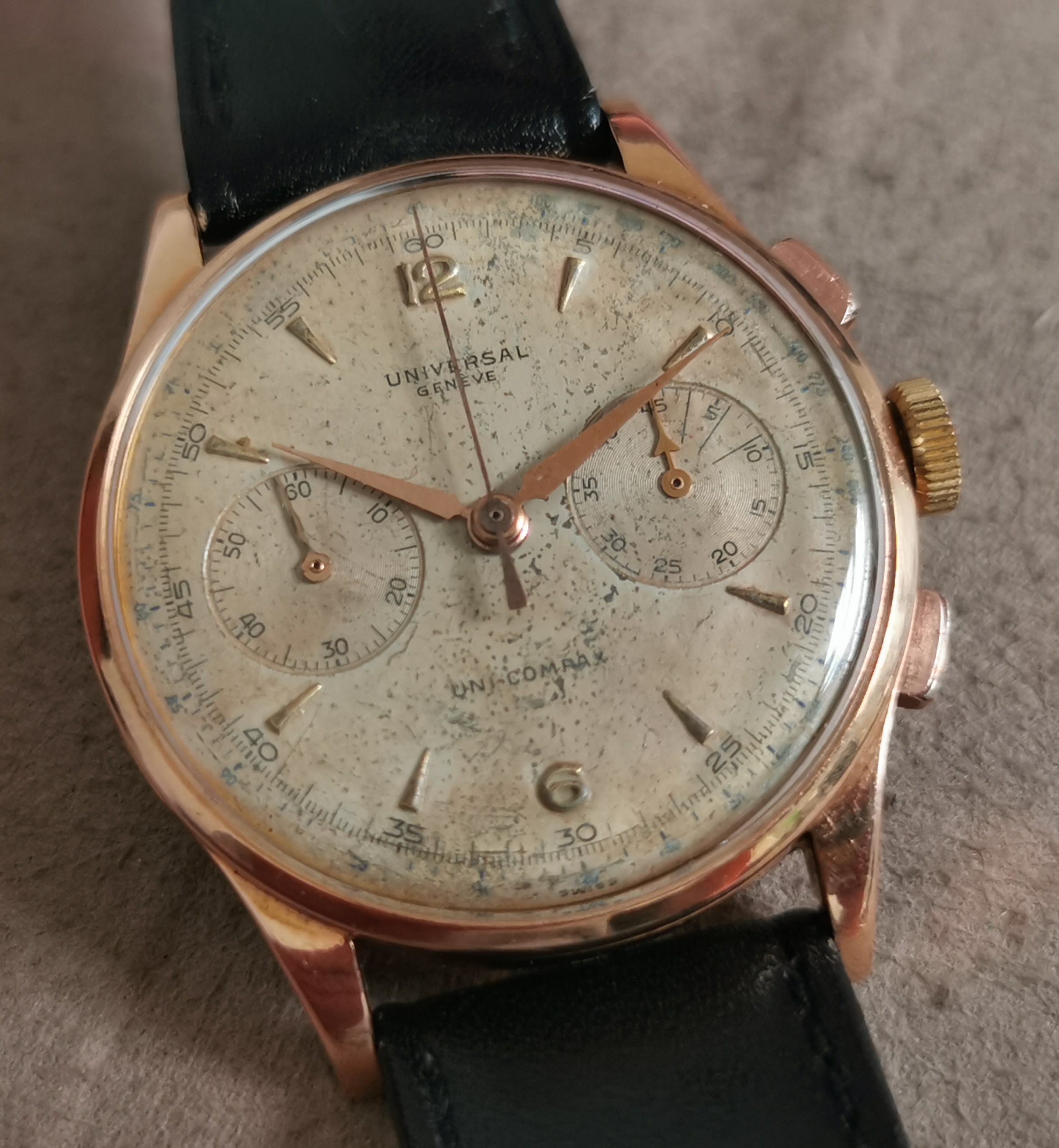 Universal Genève Uni-Compax Chronograph vintage 38 mm 18k pink Gold oversize patina dial | San Giorgio a Cremano