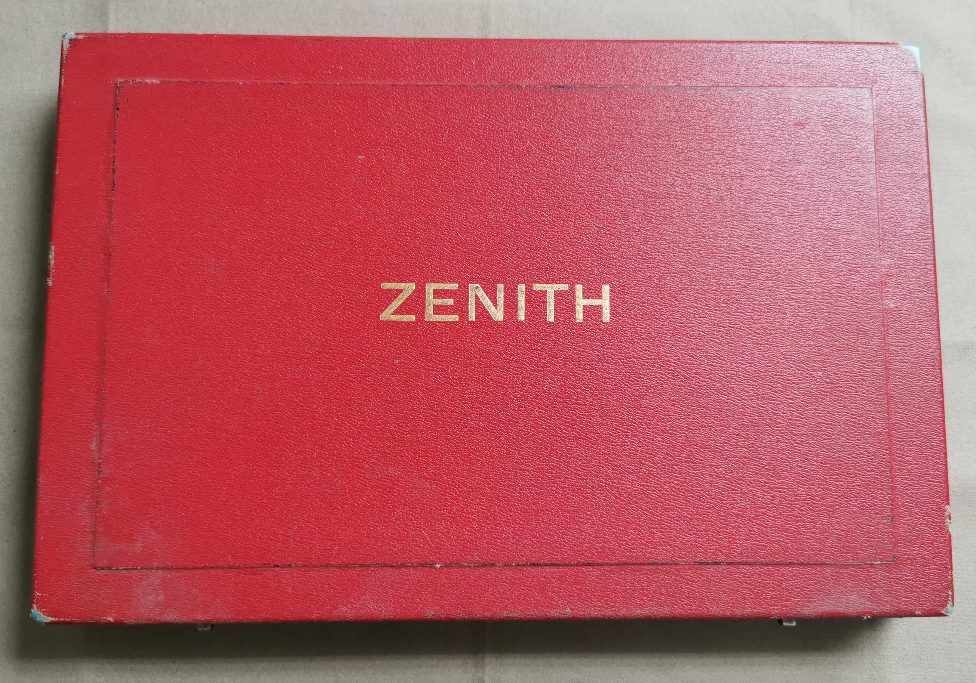 Zenith Rare vintage display box red leather for n. 30 men's watches used condition | San Giorgio a Cremano