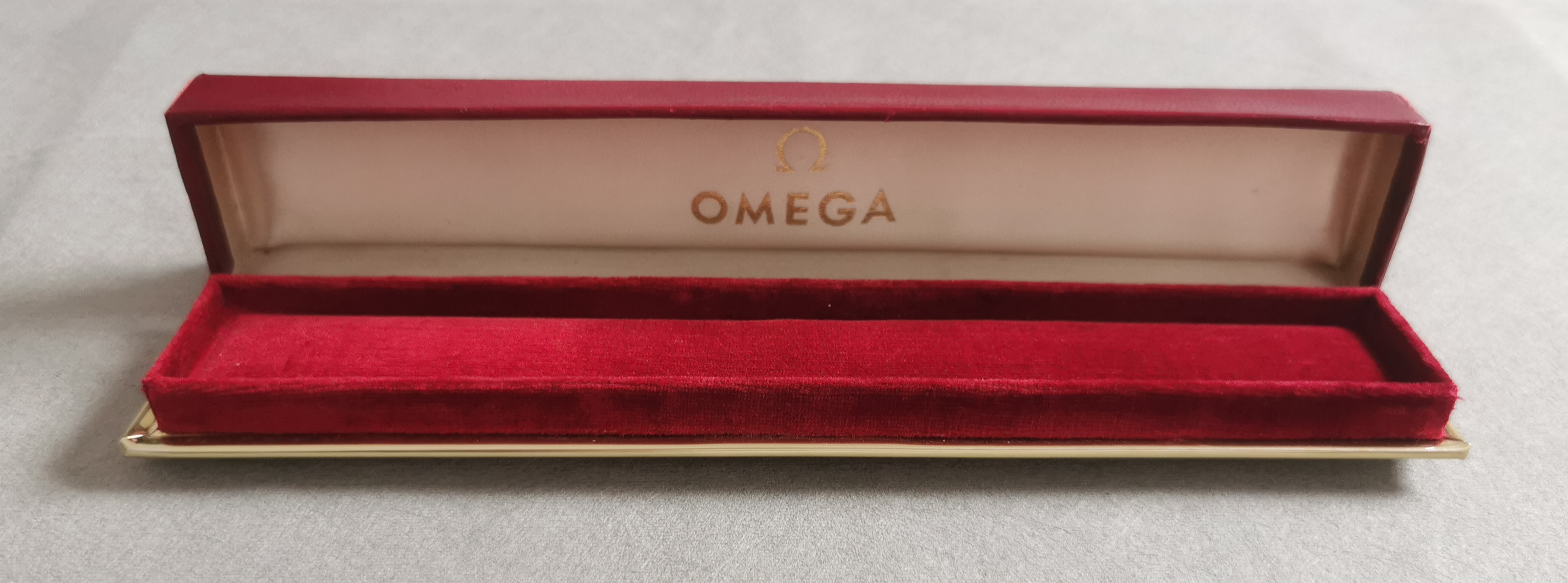 Omega vintage watch box leather red for women models good condition T1 | San Giorgio a Cremano