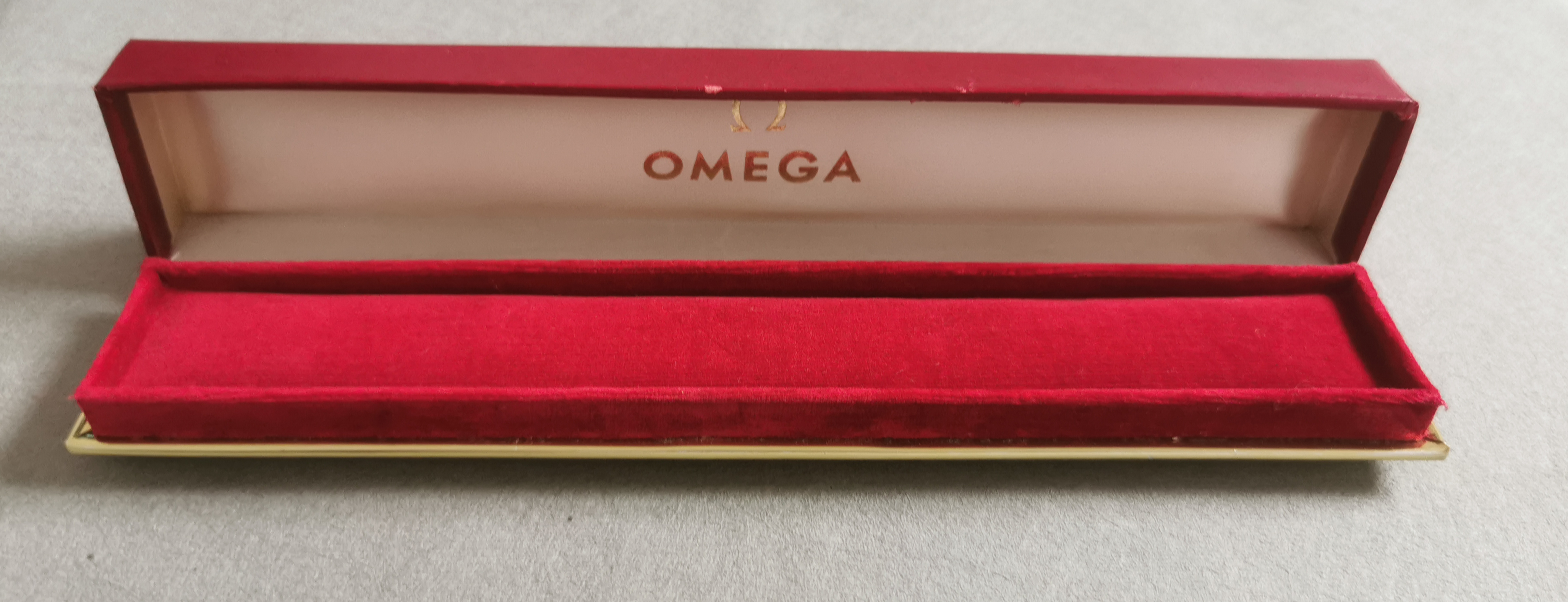 Omega vintage watch box leather red for women models like new condition T2 | San Giorgio a Cremano
