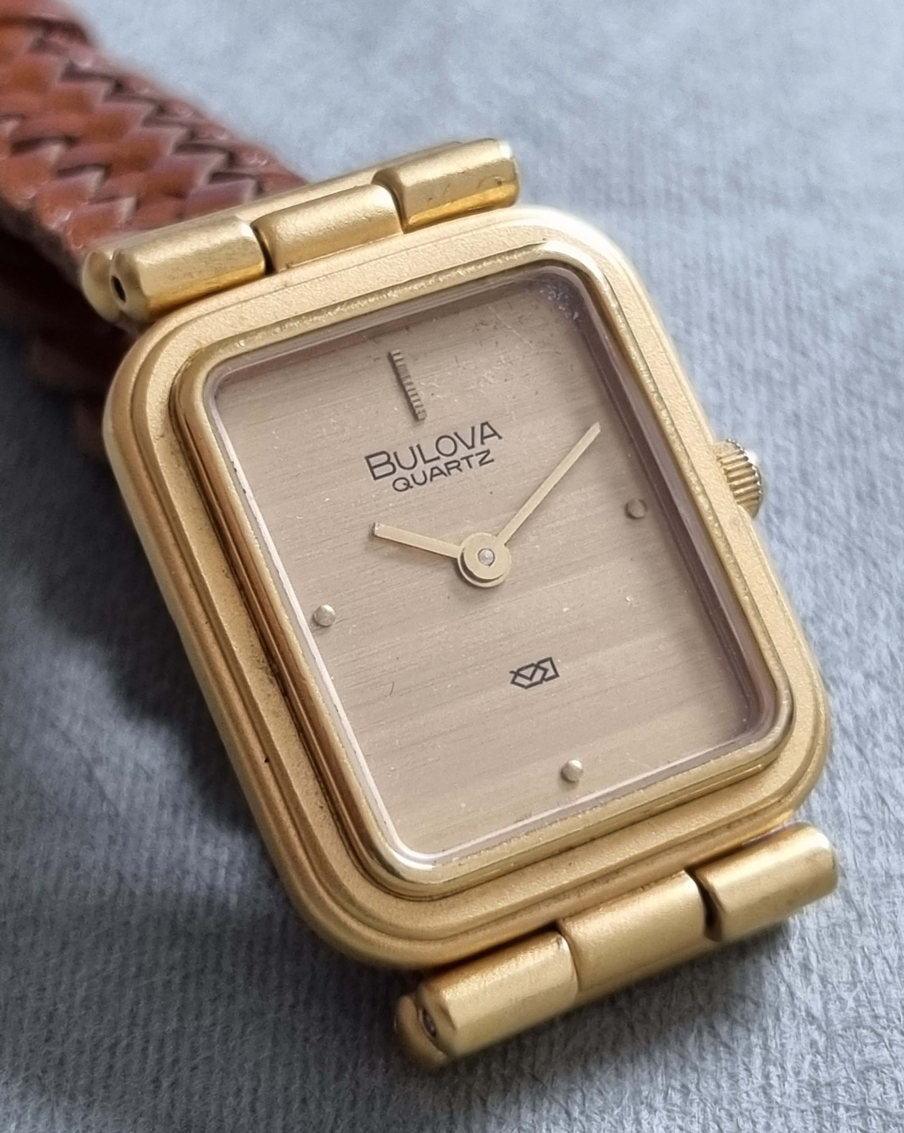 Bulova Lady vintage steel and gold plated watch mm 24x27 swiss quartz working - good condition | San Giorgio a Cremano