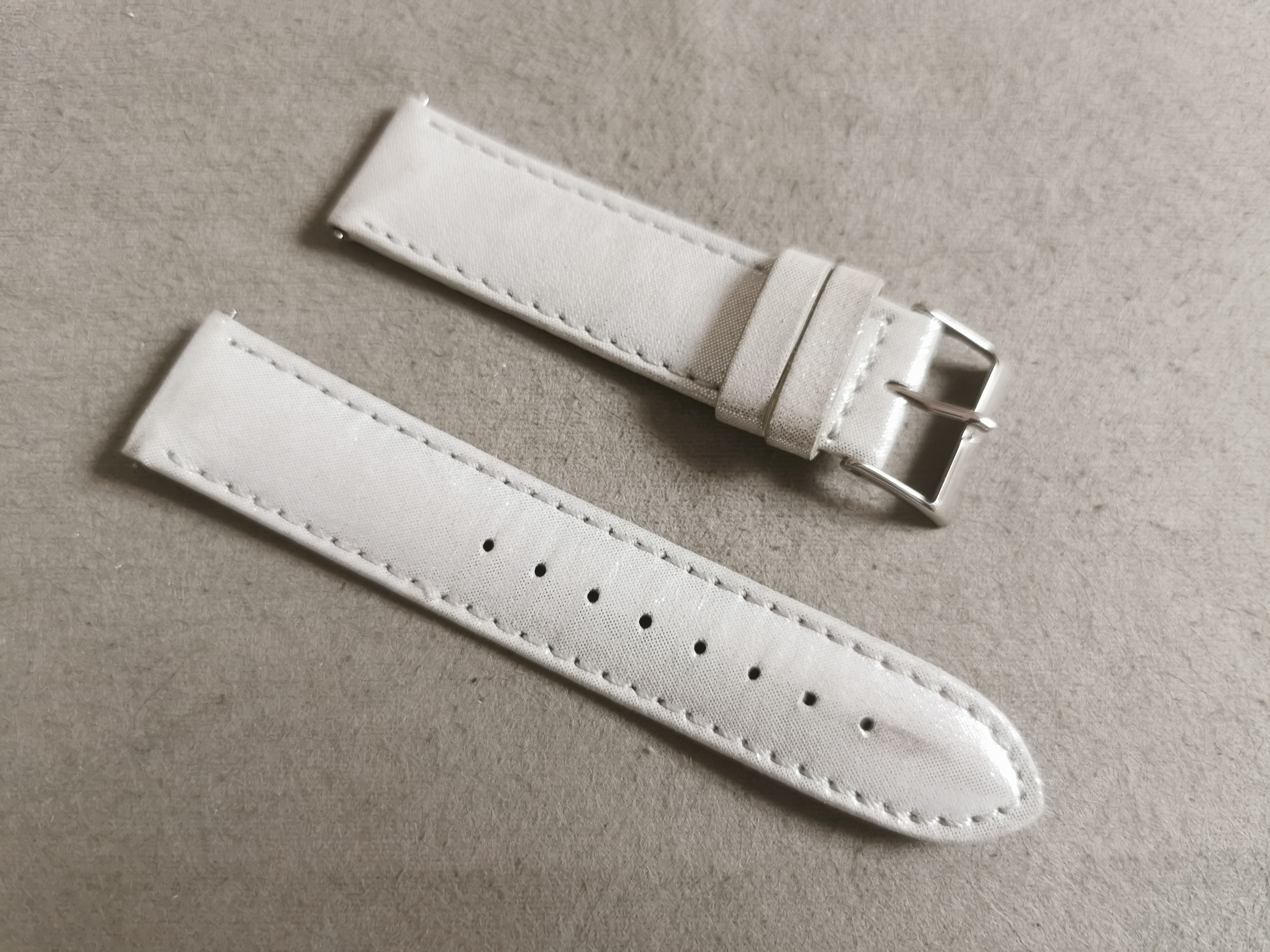 Guess Vintage leather strap glitter white mm 20 with steel buckle mm 20 newoldstock condition | San Giorgio a Cremano