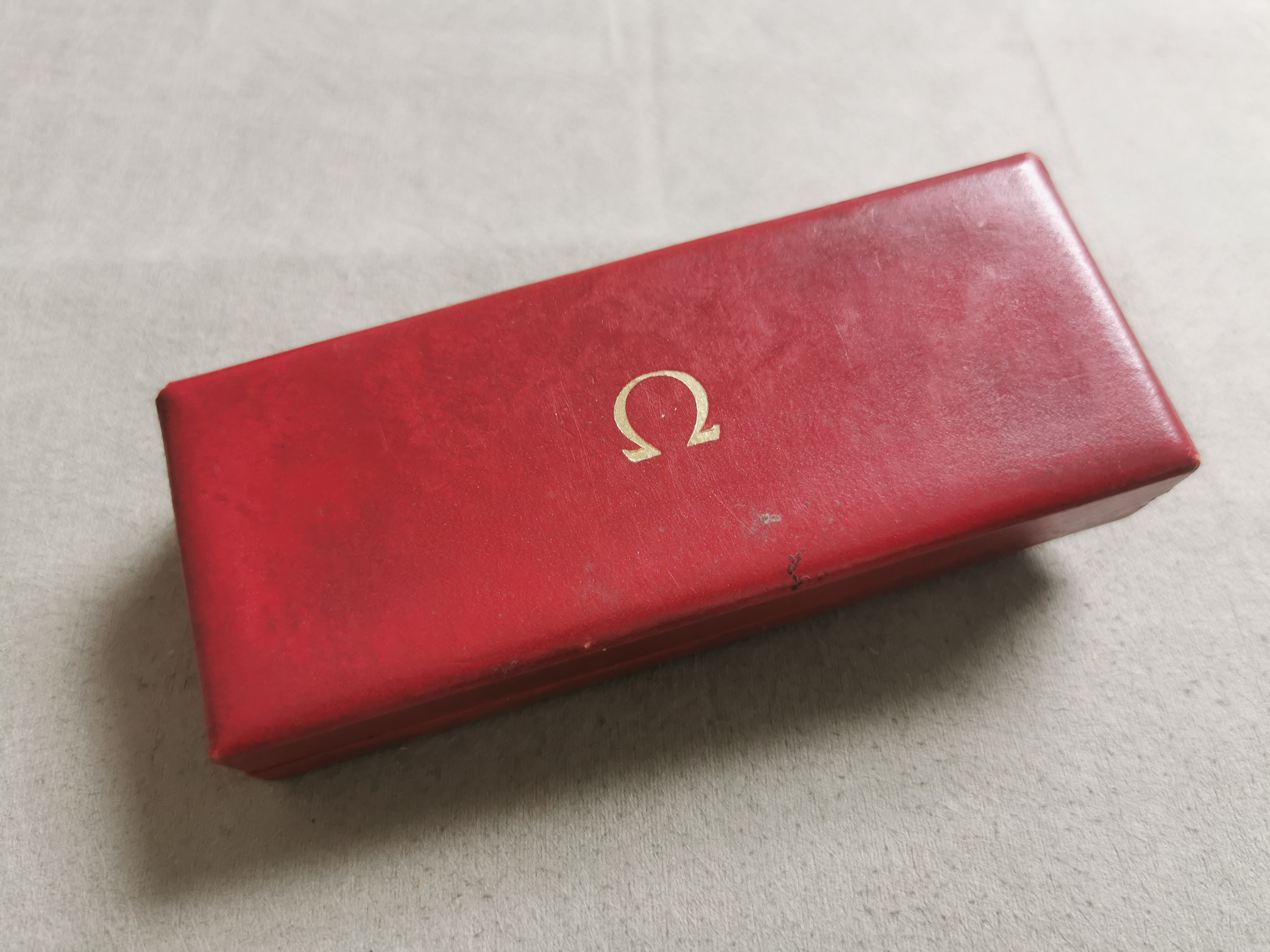 Omega vintage leather red box for model steel or gold metal in used condition | San Giorgio a Cremano