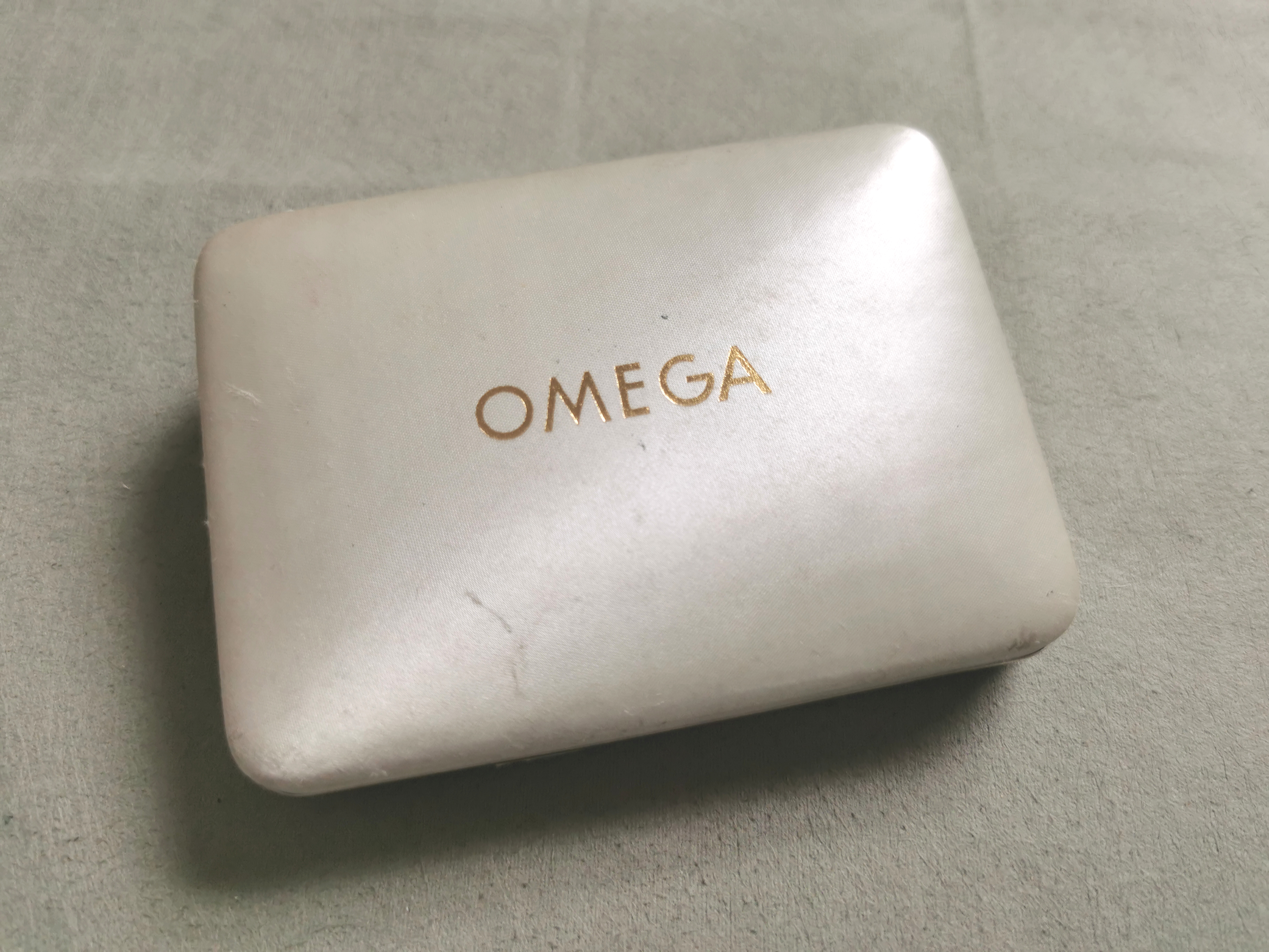Omega vintage watch box white satin no outer box for man's models good condition | San Giorgio a Cremano