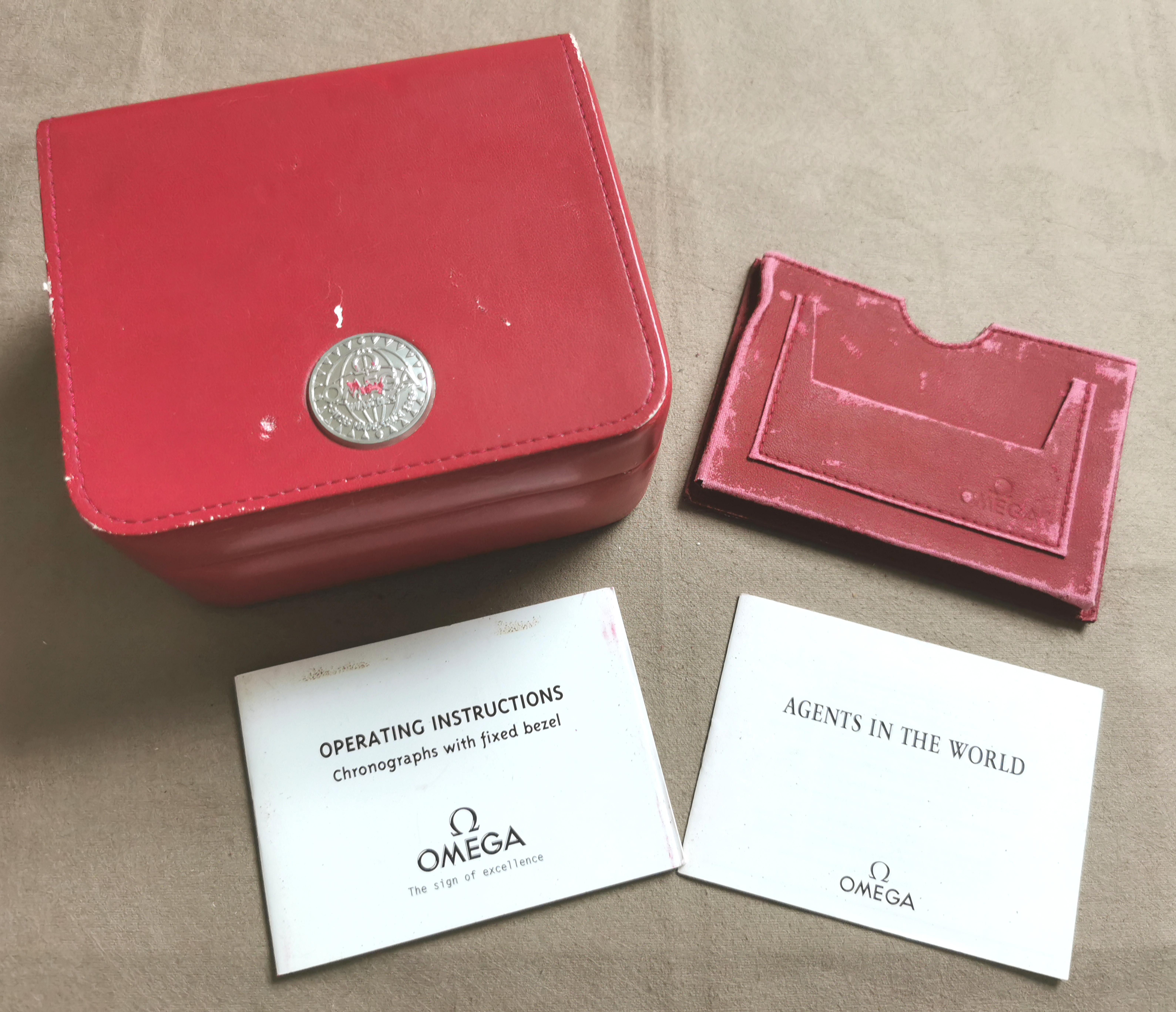Omega vintage red box for speedmaster with leather wallet and booklets chrono fixed bezel used | San Giorgio a Cremano
