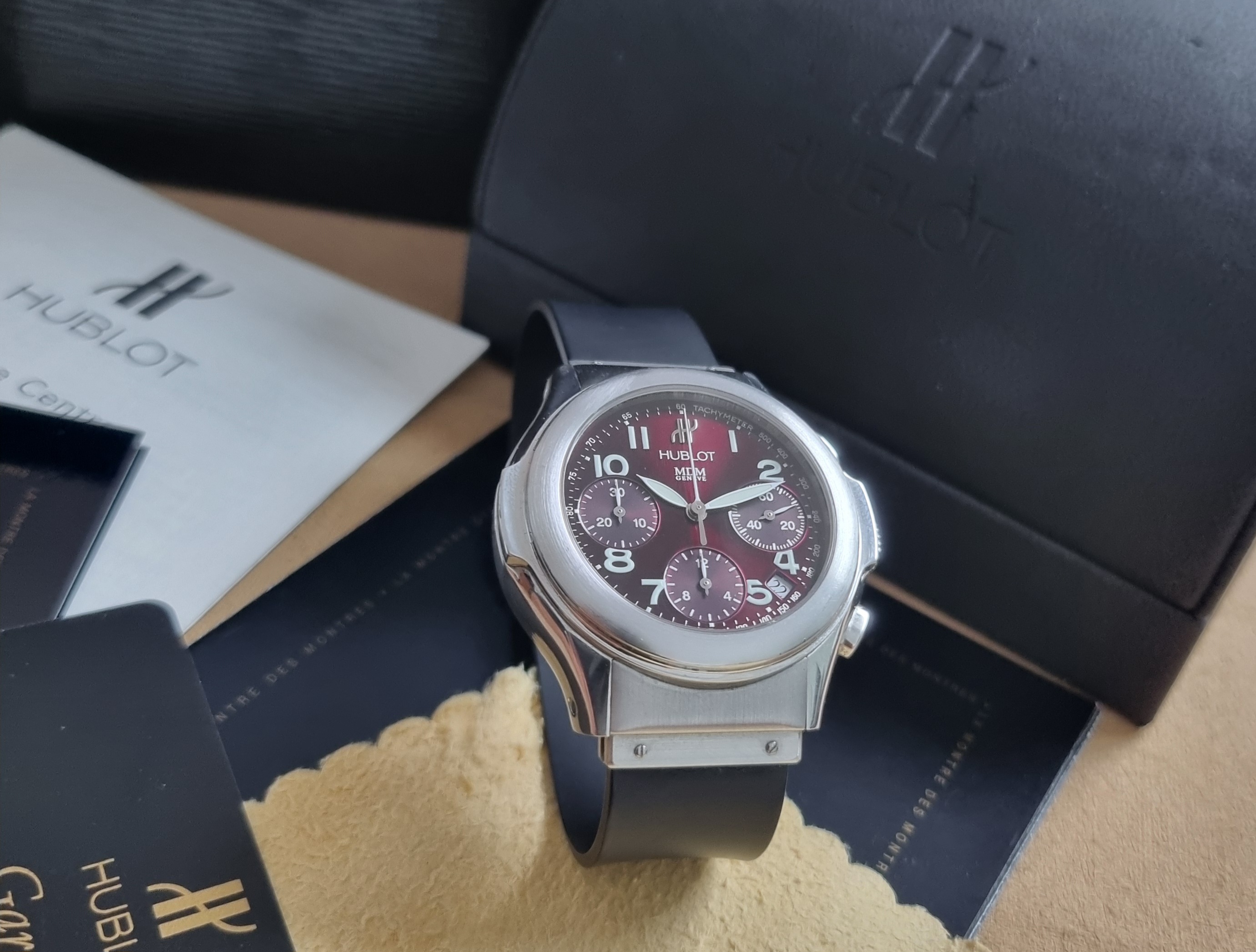 Hublot Elegant MDM Chronograph Elegant 40MM Bordeaux Dial Automatic Rubber Strap Full Set 2001  | San Giorgio a Cremano